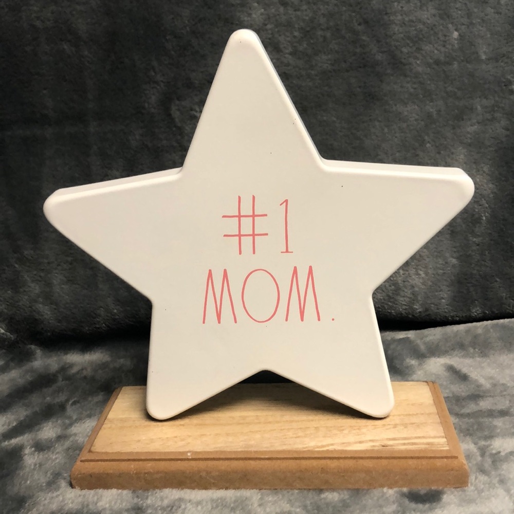 Rae Dunn #1 MOM plaque